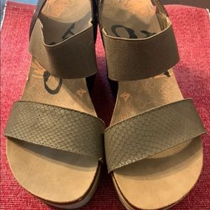 OTBT olive green wedge sandals, size 7 1/2.